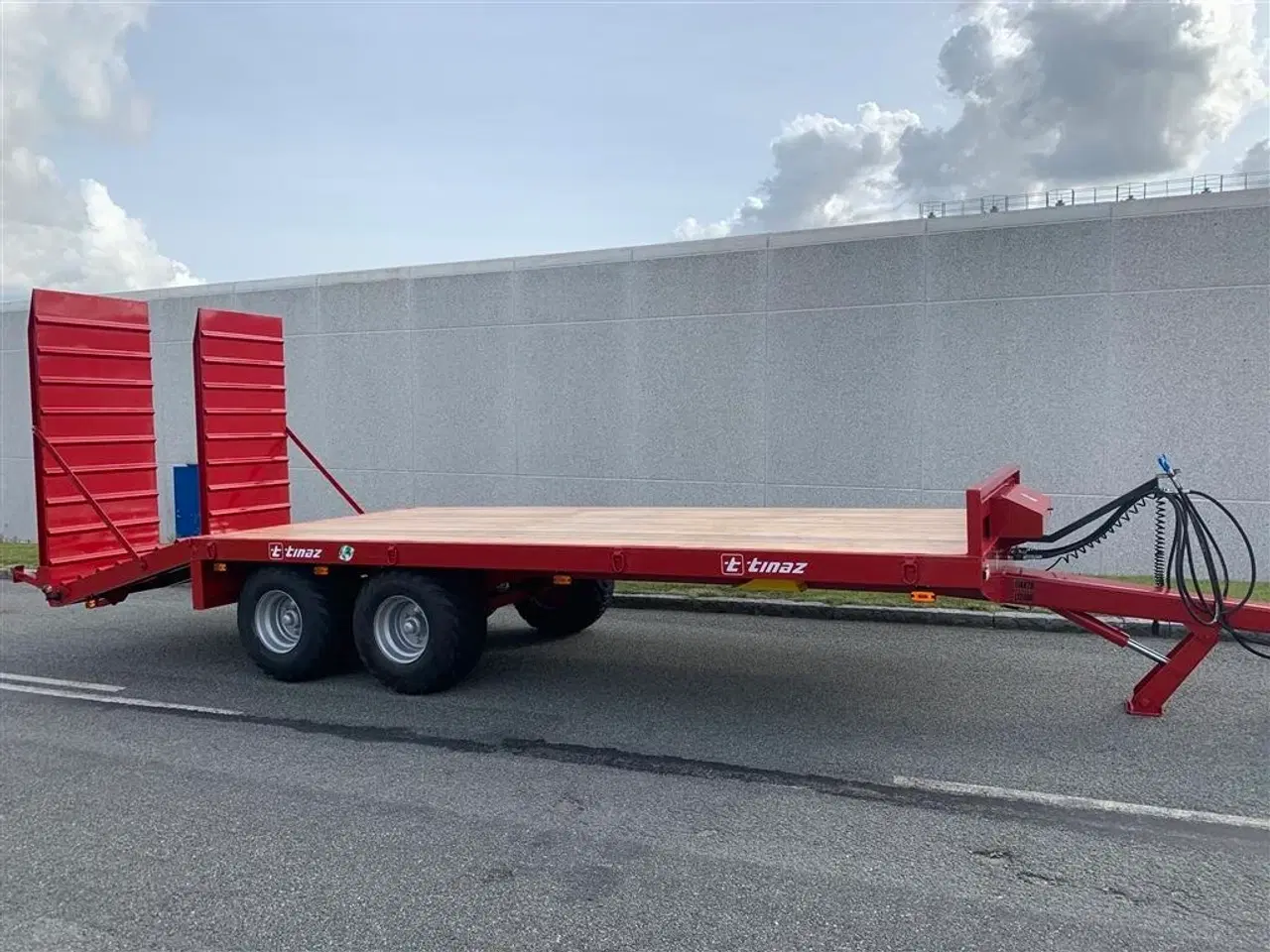 Billede 1 - Tinaz 12 tons maskintrailer med hydrauliske bredde ramper