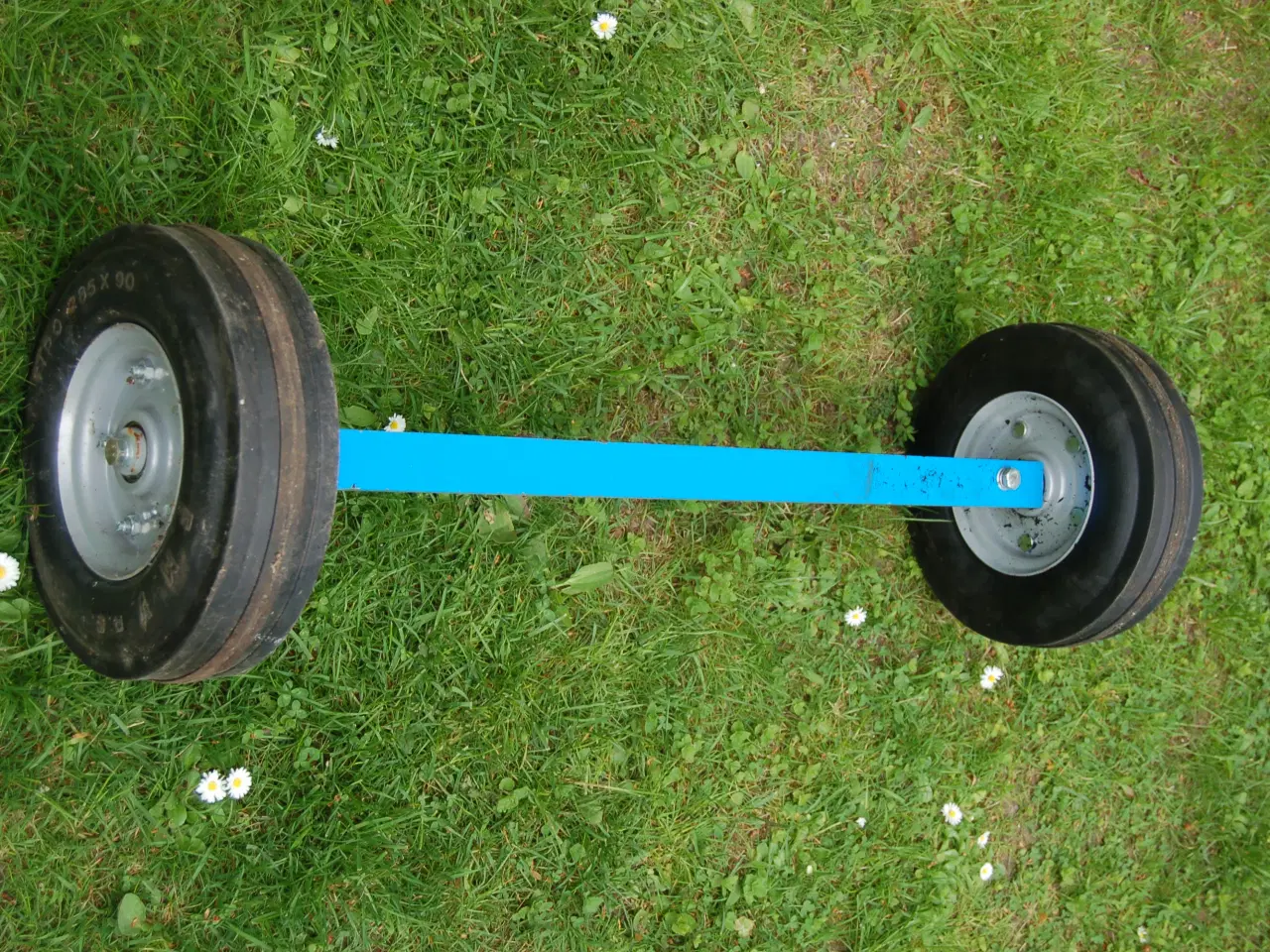 Billede 1 - Aksel med hjul (fast gummi)