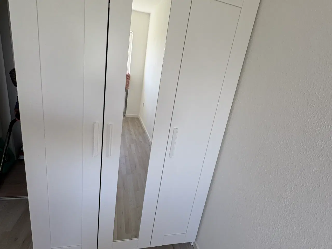 Billede 2 - Skab med spejl