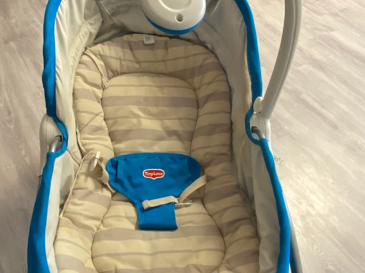 Billede 2 - Tiny Love skråstol i blå/beige.