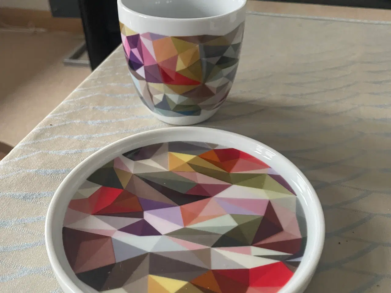 Billede 2 - BoConcept krus med Sidetallerkner