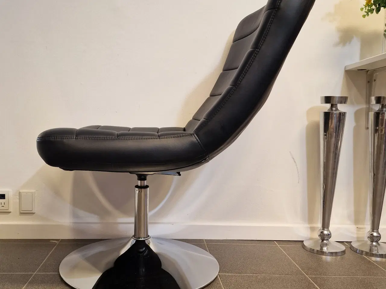 Billede 3 - Komfortabel dreje lænestol/loungestol. 