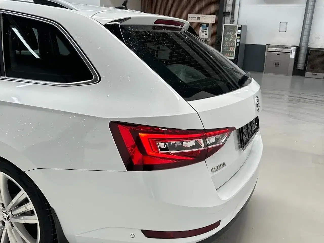 Billede 4 - Skoda Superb 2,0 TDi 150 Business Executive Combi DSG
