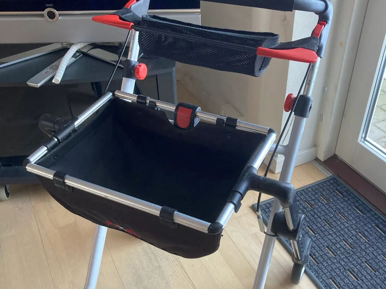 Billede 2 - Pixel Rollator, indendørs, hvid .