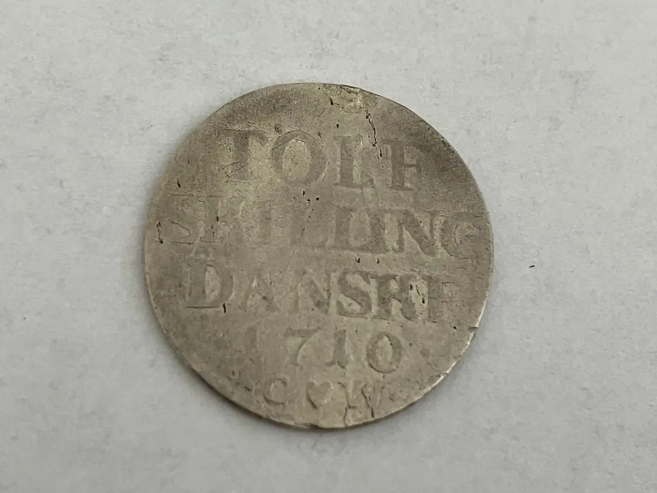 Billede 1 - 12 Skilling 1710 - Dårlig stand