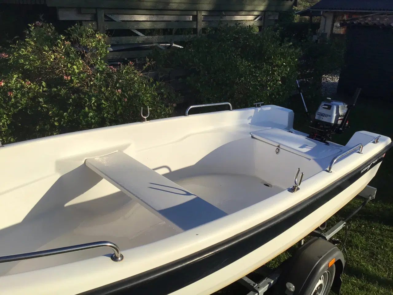 Billede 3 - 13 fod glasfiber jolle med motor & indreg. trailer