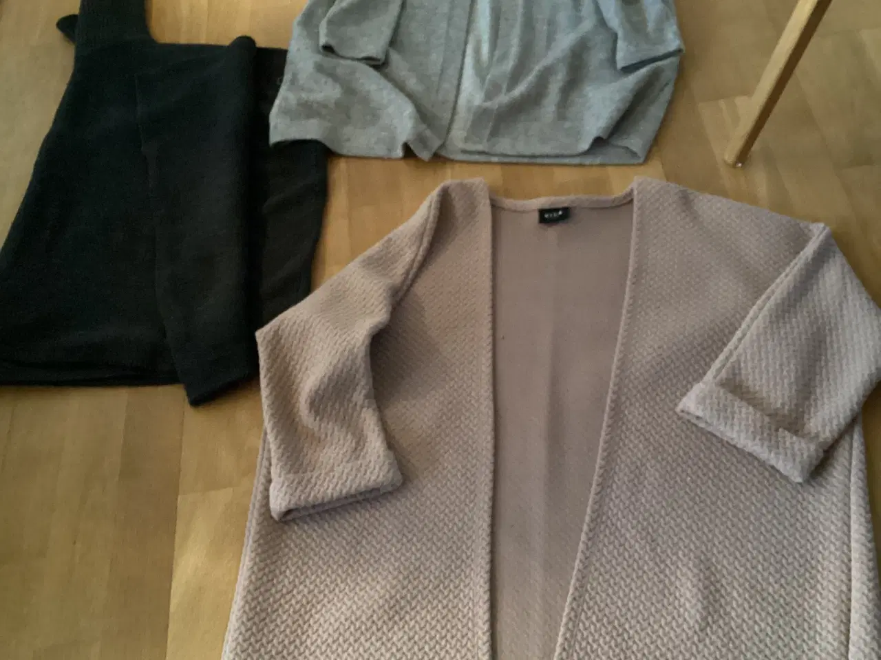 Billede 4 - Dametøjs pakke. 