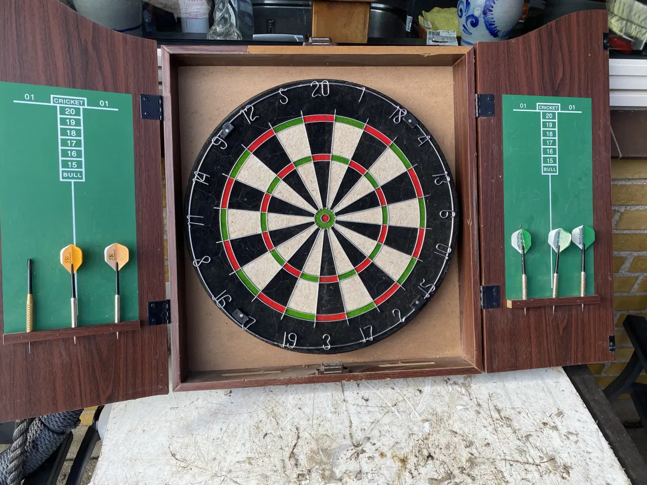 Billede 3 - dart skab sælges 150 kr