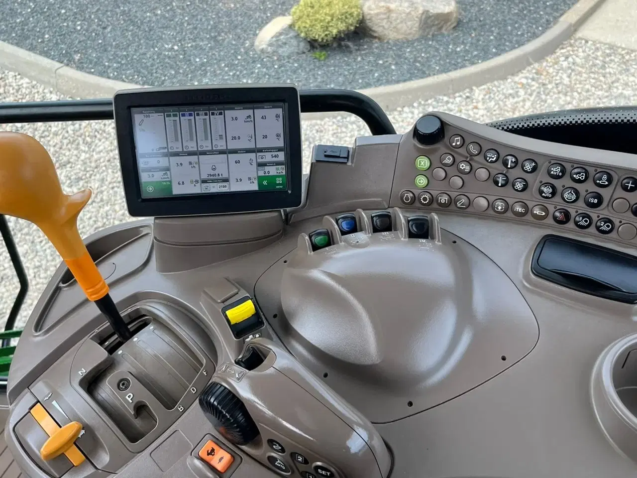 Billede 7 - John Deere 6135R Krybegear, frontlift, TLS Affjedret foraksel og affjedret kabine samt luft anlæg