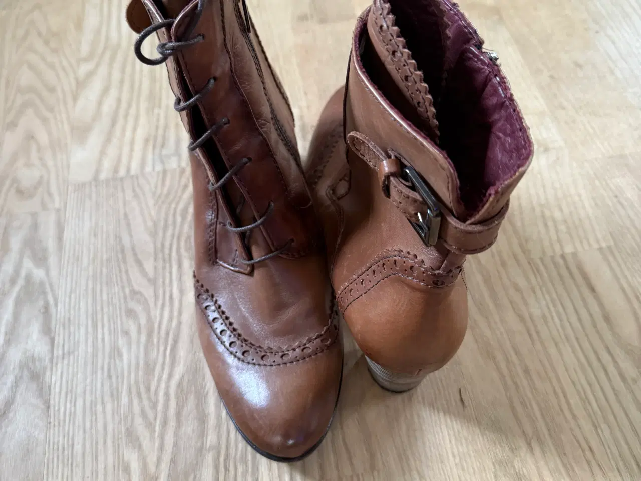 Billede 2 - ECCO STØVLETTER. LIDT SJOVE