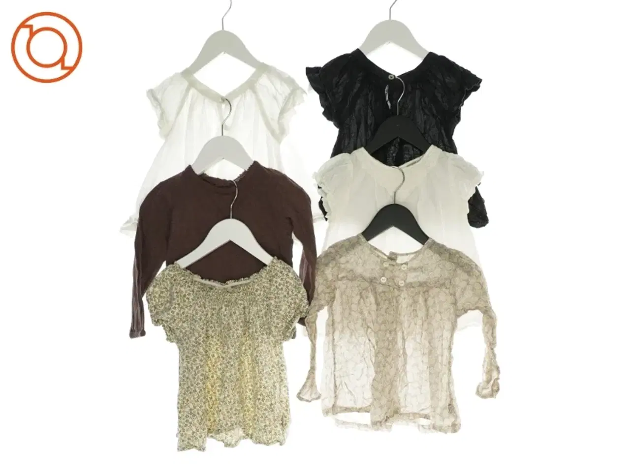 Billede 1 - 2 bluser og 4 t-shirts (Str. 92)