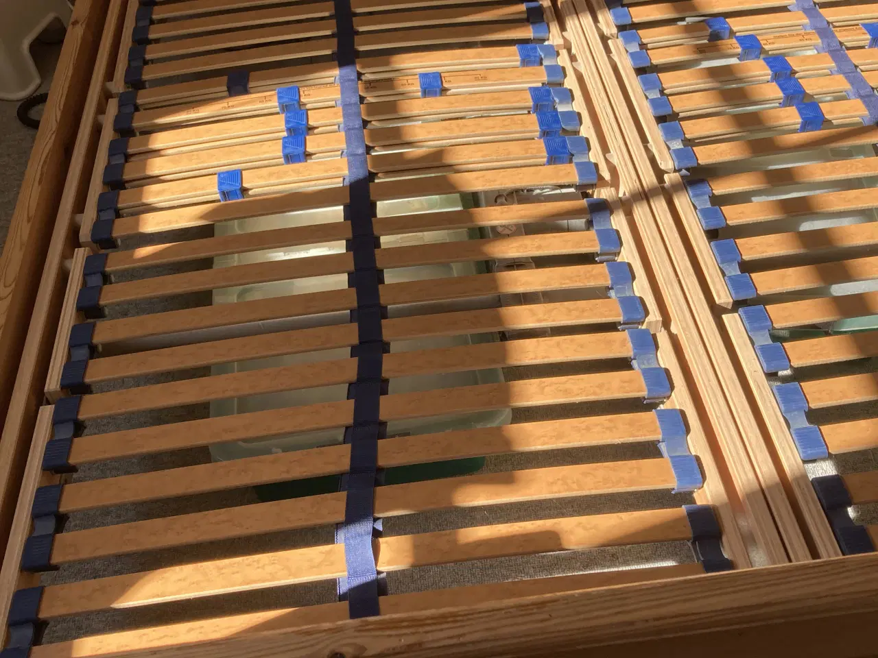 Billede 3 - Dobbeltseng med fyldninger i gavle