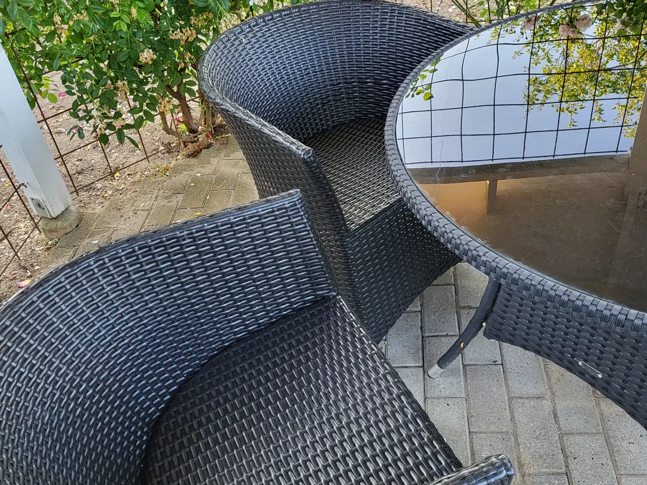 Billede 1 - Havemøbelsæt - bord + 4 stole, farve sort 