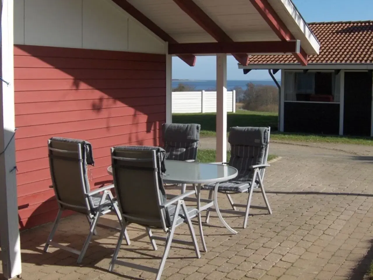 Billede 2 - Velholdt og familievenligt 67 m2. S�rdeles centralt beliggende t�t p� strand, pool & legeplads. L�jt