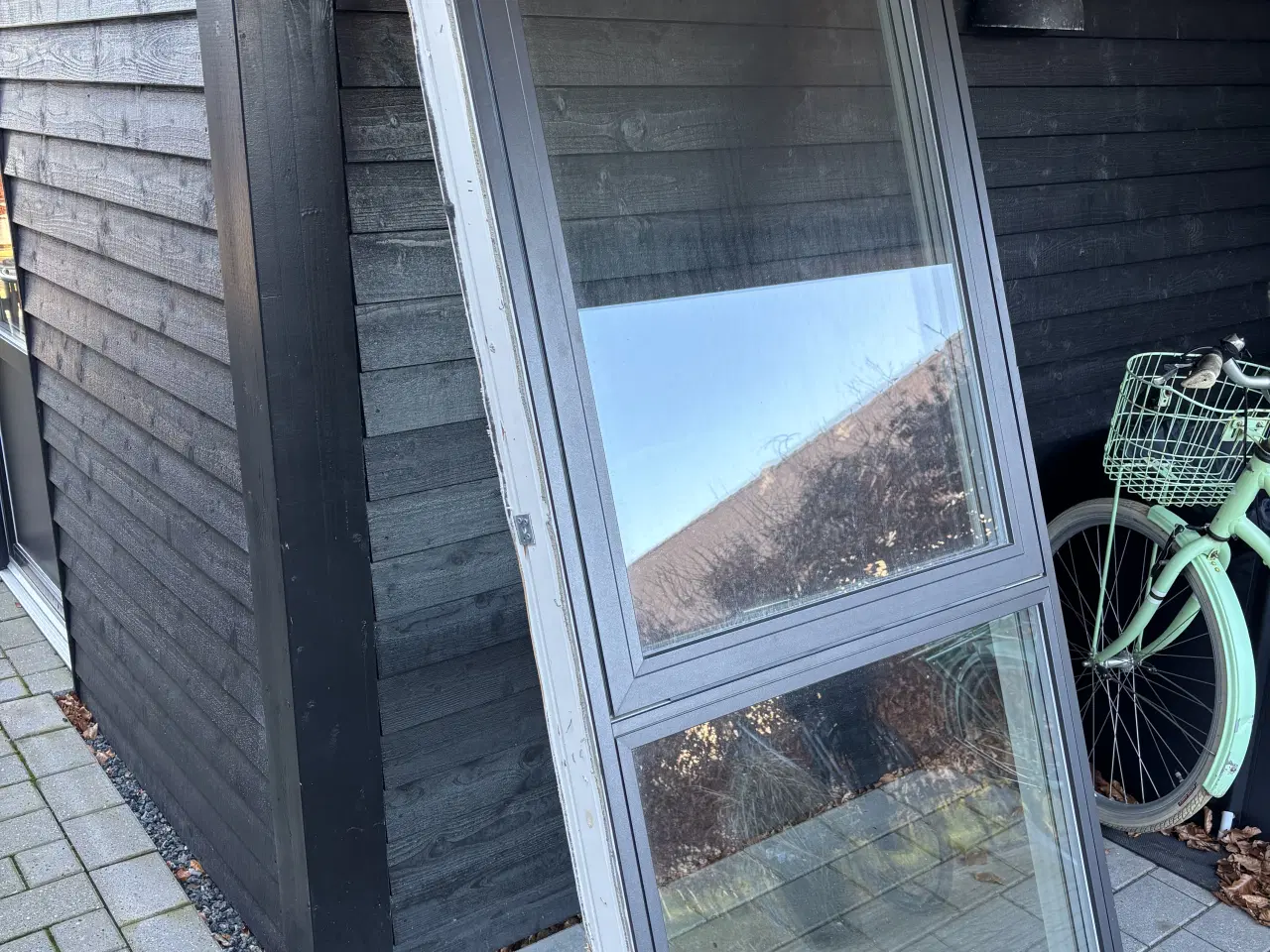 Billede 2 - Vindue sælges – perfekt til forårsprojektet