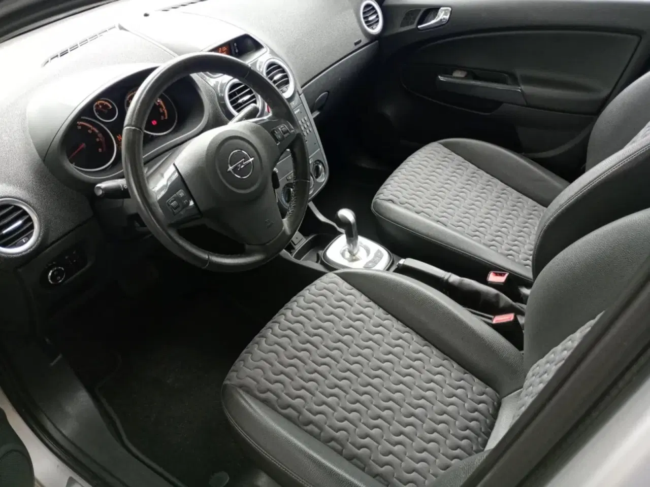 Billede 6 - Opel Corsa 1,2 16V Cosmo aut.