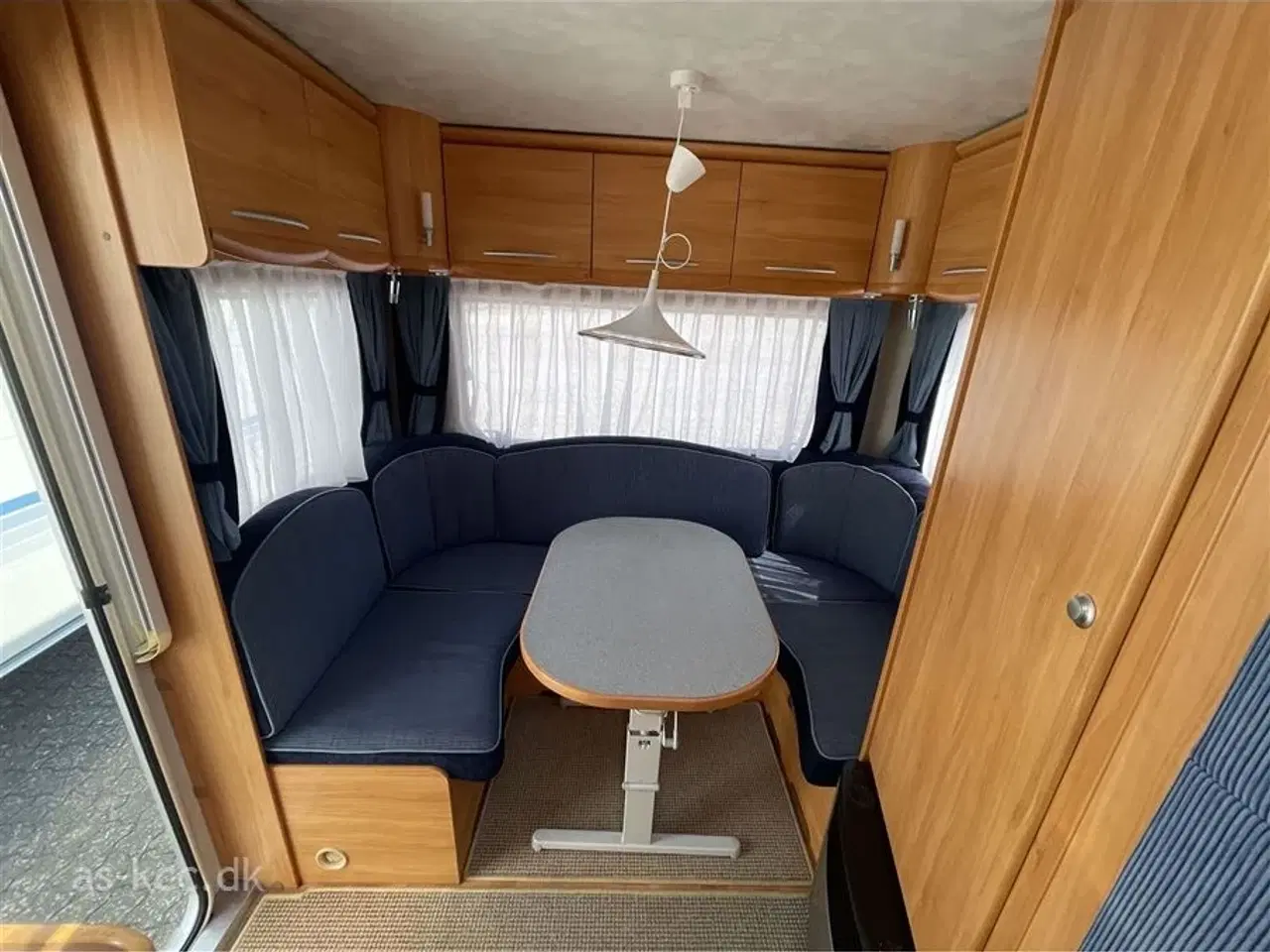 Billede 12 - 2006 - Adria Adora 472 LU   Adria Adora 472 LU årgang. 2006 Incl Isabella 3 m Commodore Dawn, mover, tæpper i vognen