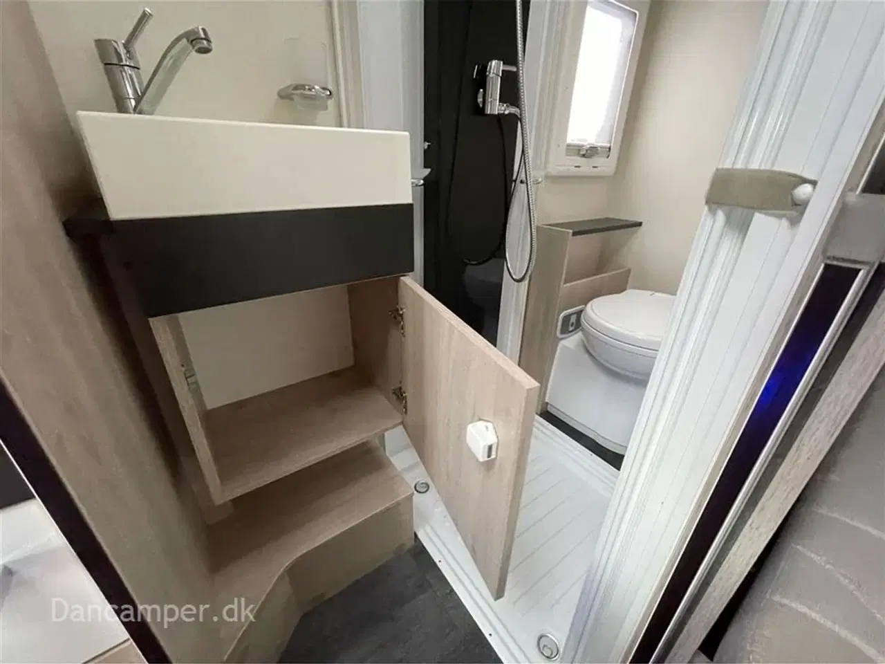 Billede 21 - 2019 - Chausson Flash 515   Anvisningsbil!  2019 model! En ejer! Under 6m. 170Hk Ford, model med fransk seng, markise og NX5-alarm. Nysynet.