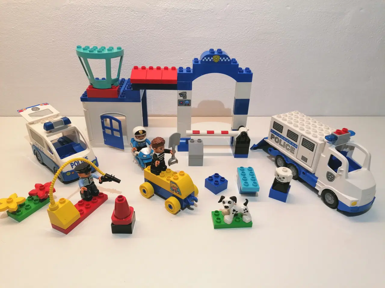 Billede 1 - Duplo Politi, Fangetransport med blink og lyd,
