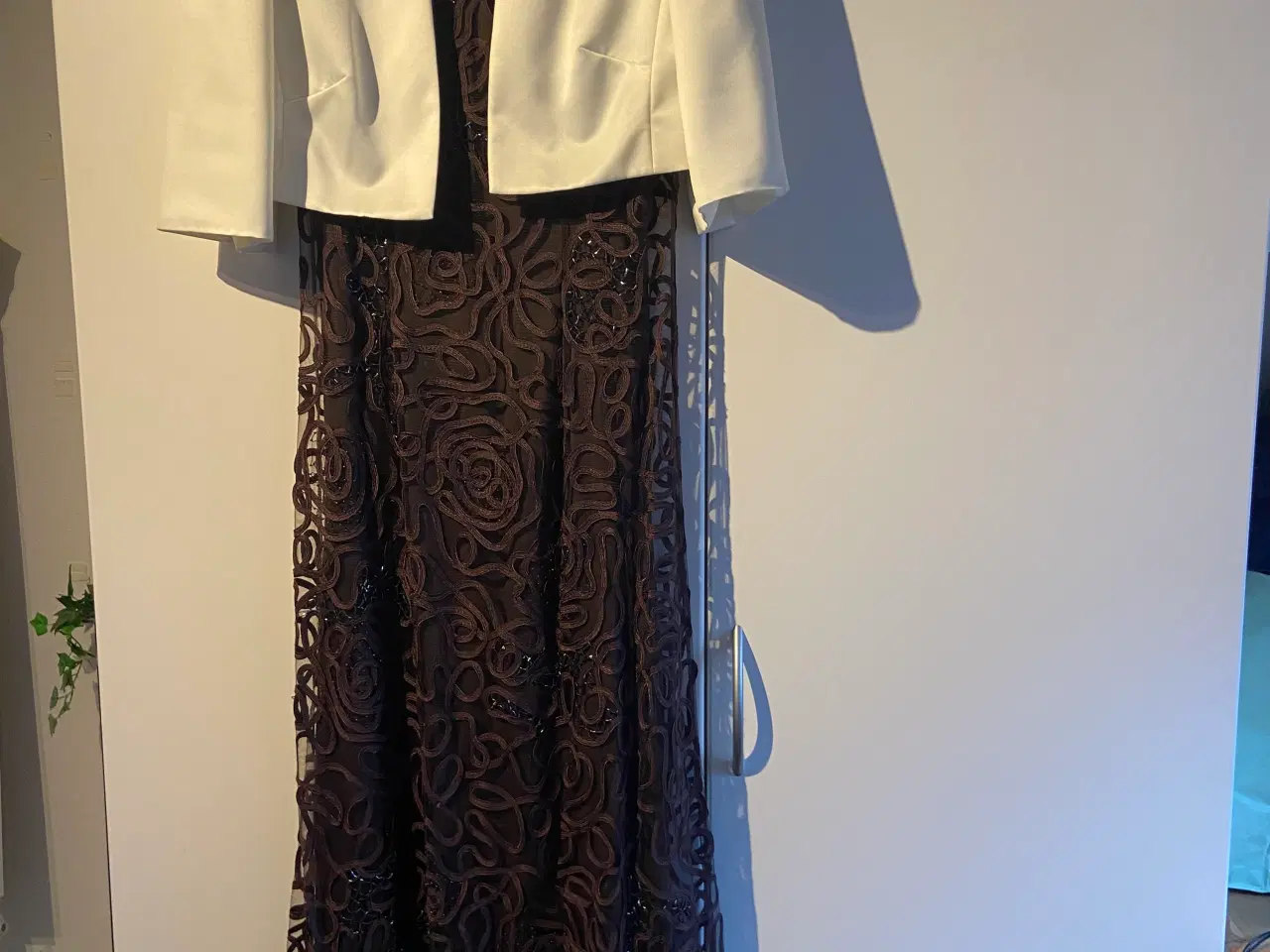 Billede 3 - Bolero jakke. Korte ærmer, æggeskal/beige.