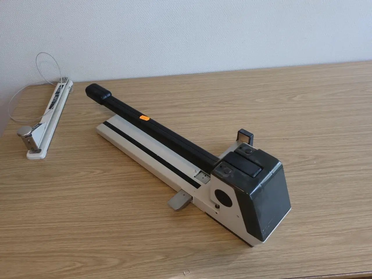 Billede 1 - Hulapparat LEITZ 5182 & lang klipsemaskine