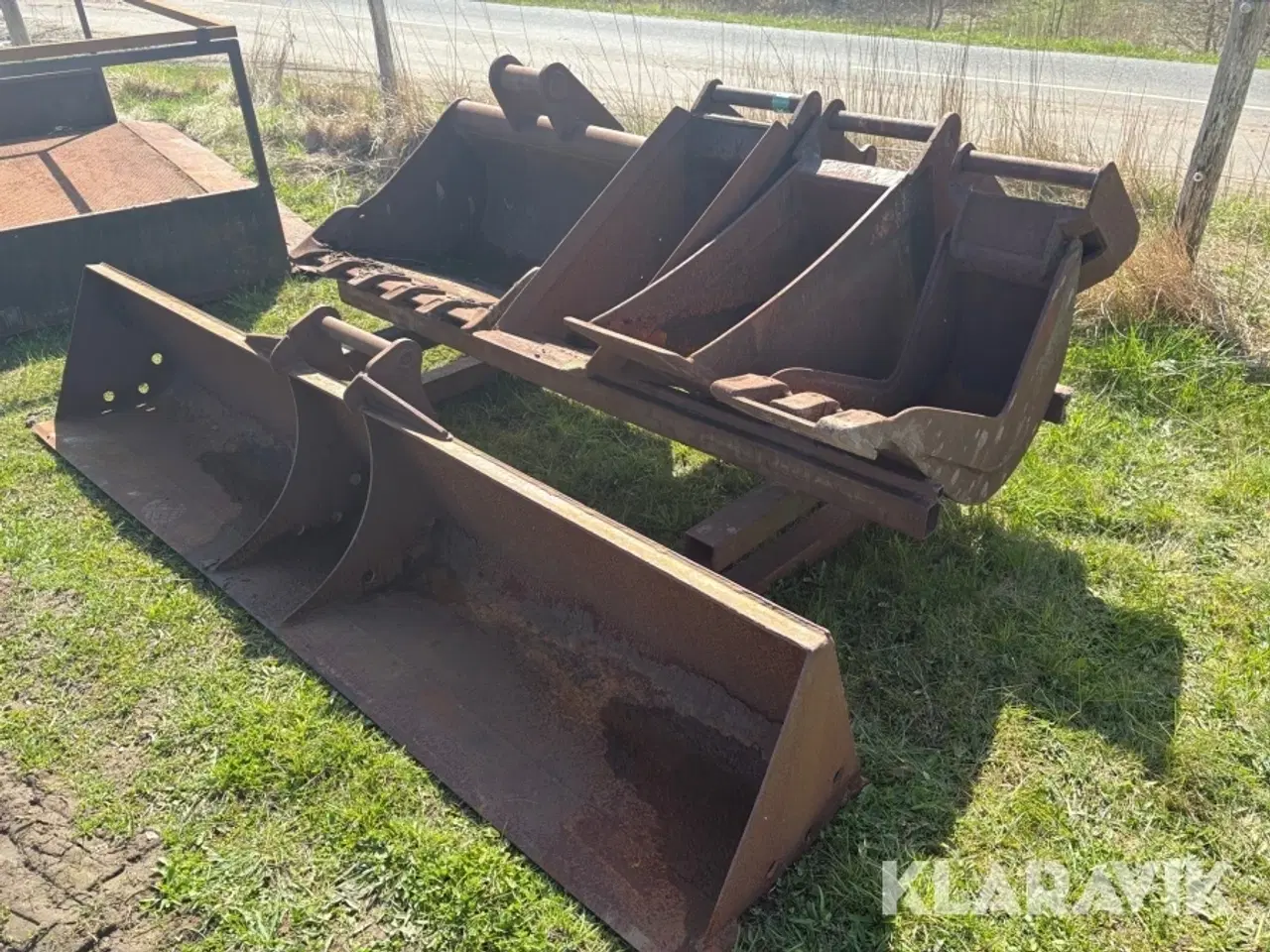 Billede 1 - Skovlsæt med stativ 5 skovle + stativ