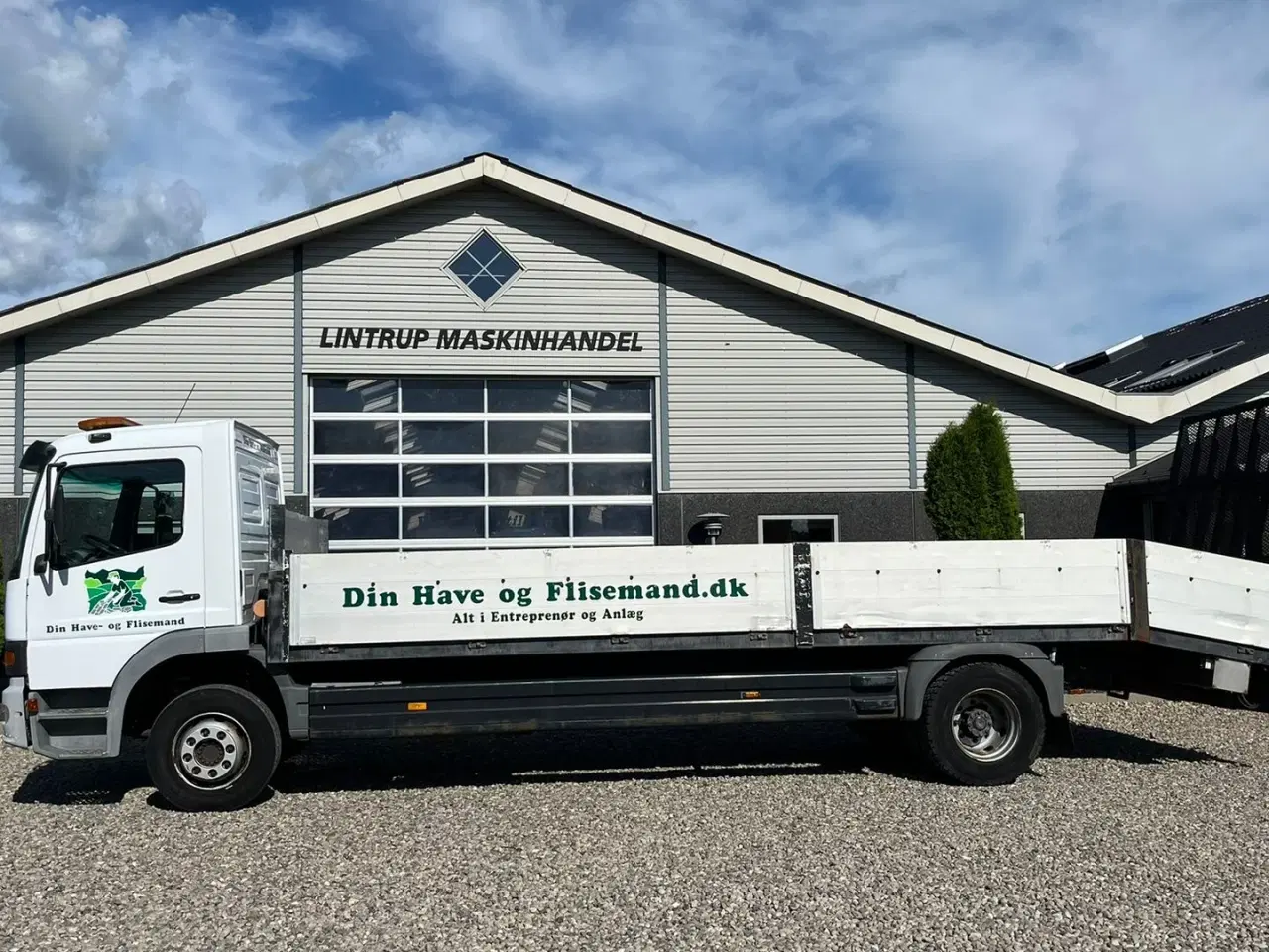 Billede 1 - Mercedes Atego  Knæklad 7.5m, med rampe i fuld brede i bag.