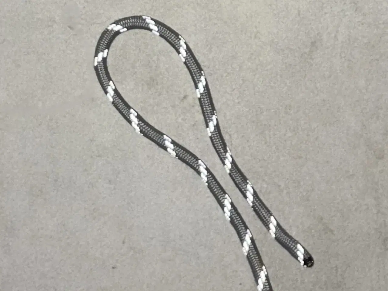 Billede 7 - 4 reflekssnore til at binde på tøj og tilbehør