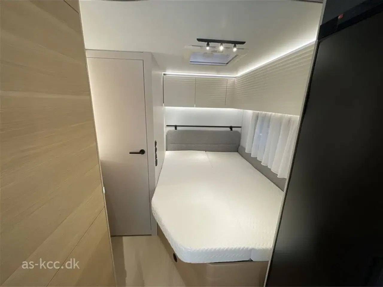 Billede 3 - 2026 - Adria Adora 522 UP Adria Adora 522 UP Årg, 2026 4 sovepladser, 5 siddepladser 5 USB stik 5 USB C stik