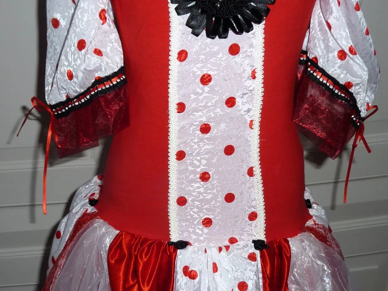 Billede 3 - Prinsessekjole til leg & udklædning. Str. 6-9 år.