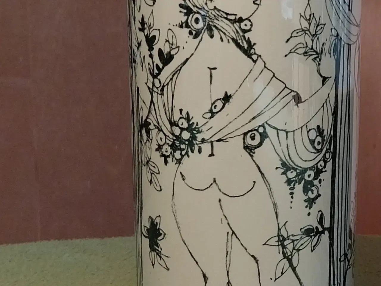 Billede 3 - Bjørn Wiinblad, Nymølle fajance vase De 3 Gratier 