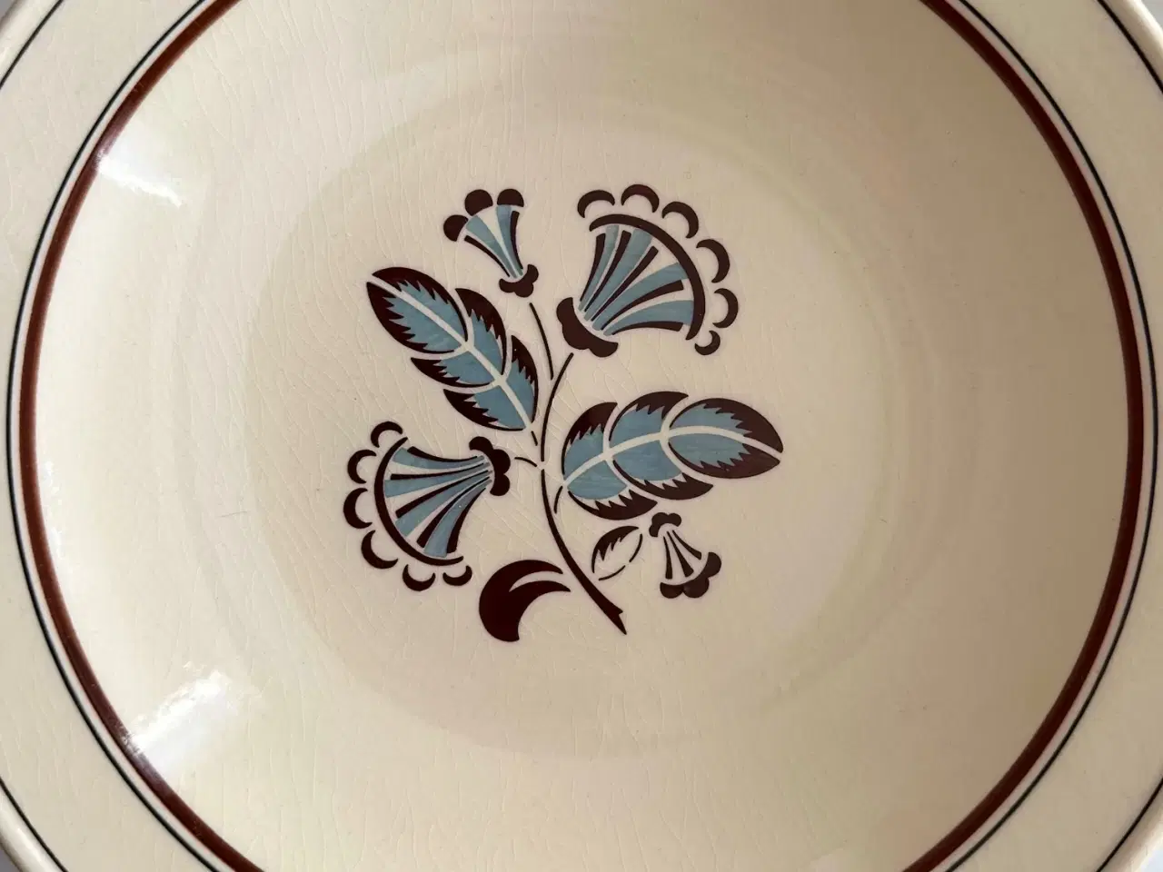 Billede 6 - Dybe fajancetallerkner, 3 stk samlet