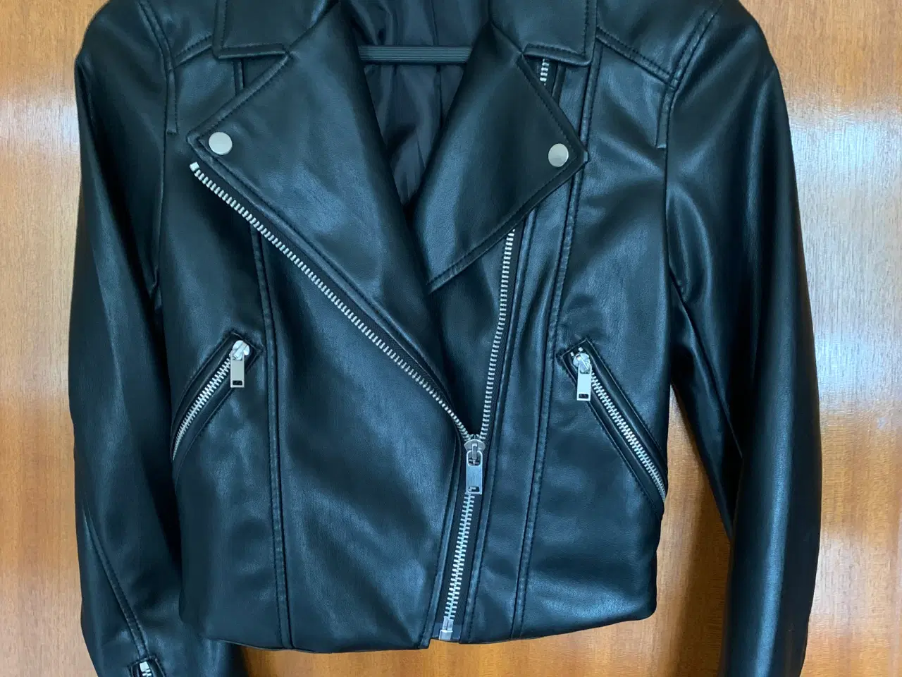 Billede 2 - Jakke str. 34 i læder look