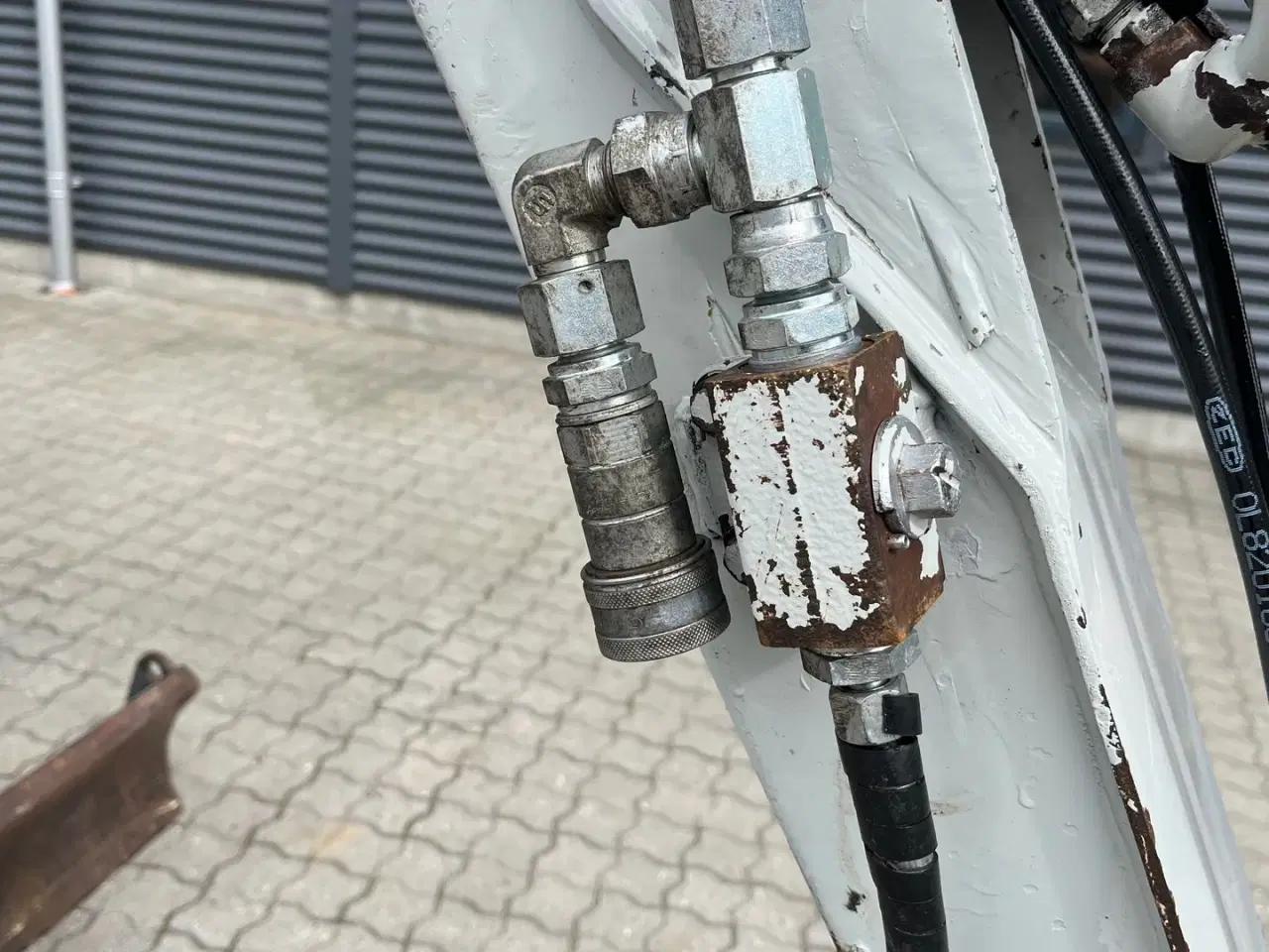 Billede 3 - Takeuchi TB016 Tilt fæste, hydraulisk skovl fæste fin stand