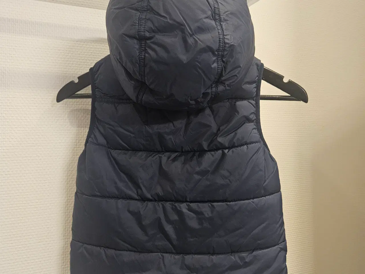 Billede 2 - Vatteret vest fra L.O.G.G/ H&M 122 cl.