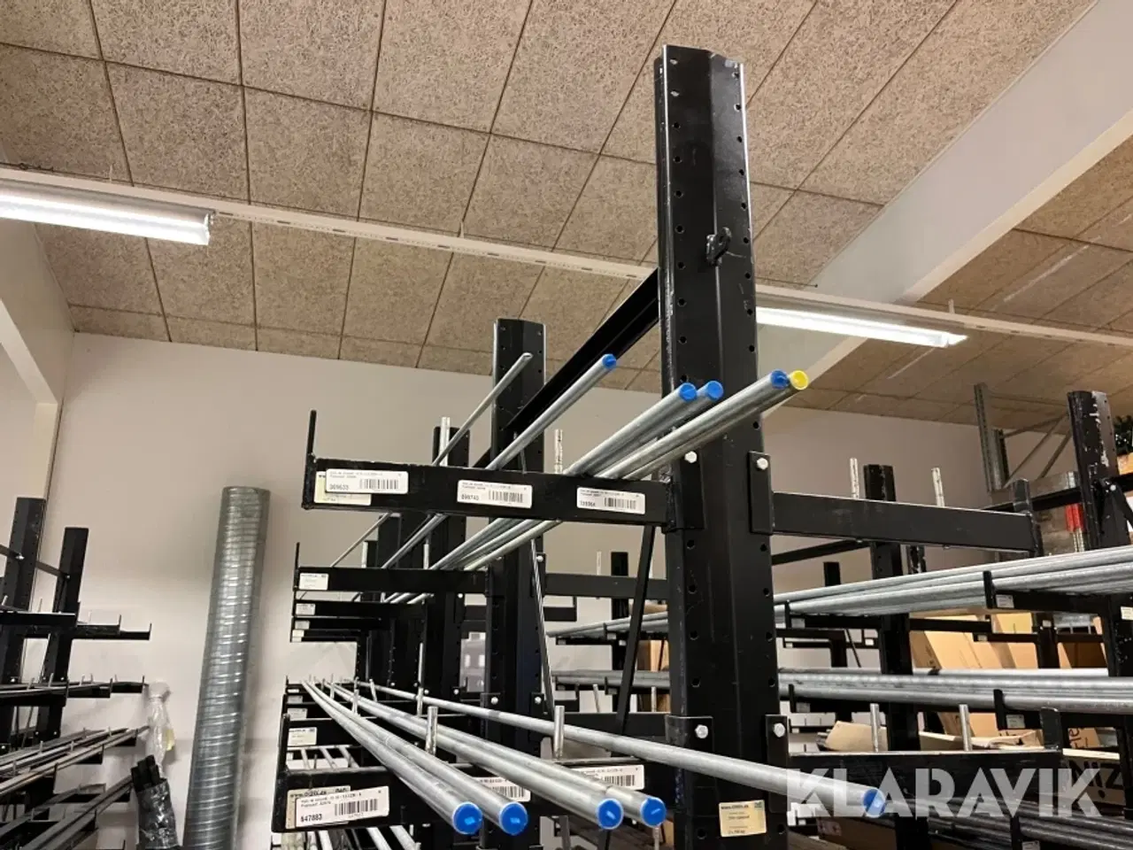 Billede 5 - Grenreol en række