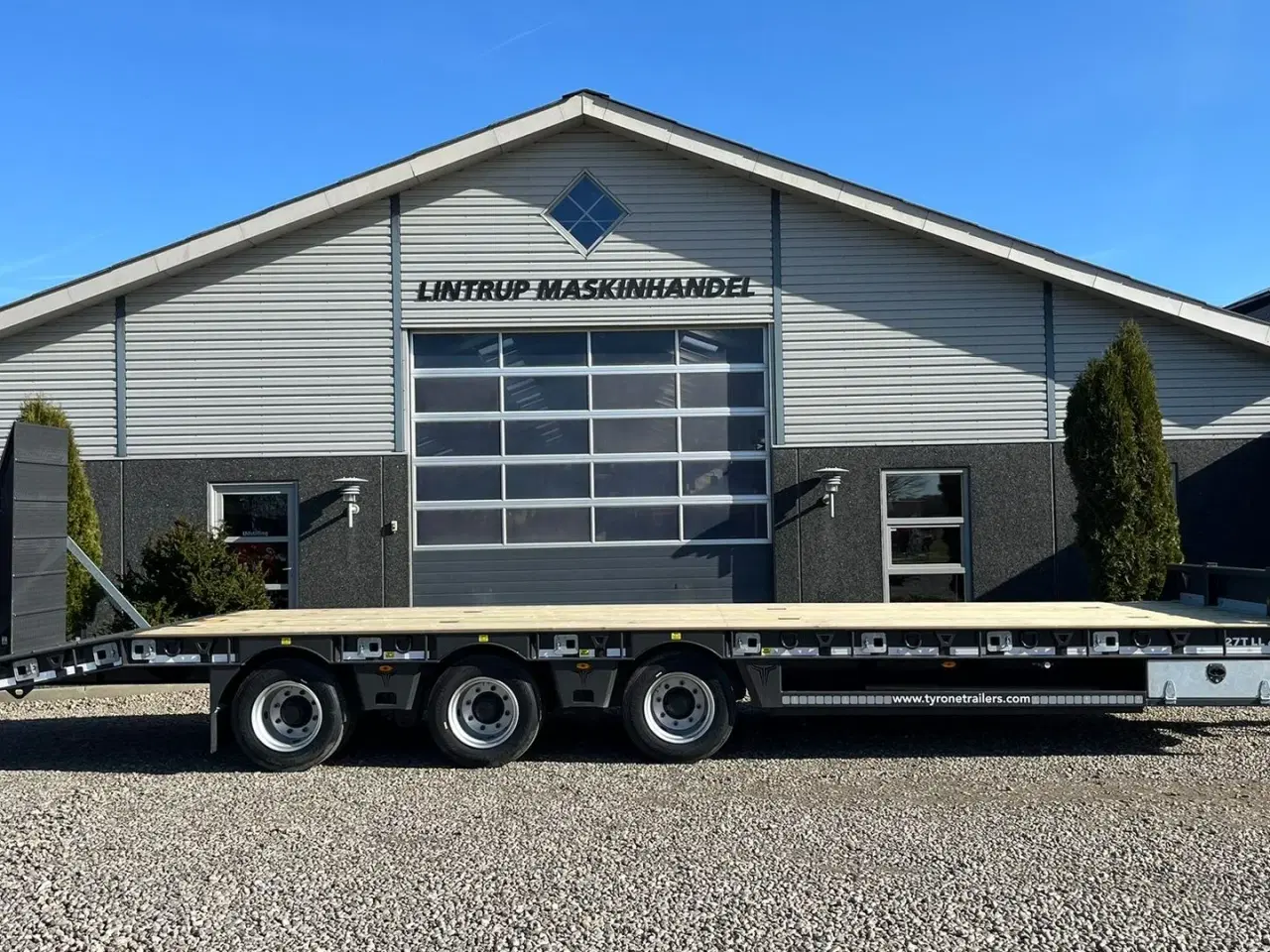 Billede 1 - Tyrone 27TLL LANG MODEL med forbredningsudstyr . Affjedret træk og affjedret aksler. Med hydrauliske ramper og værktøjskasse