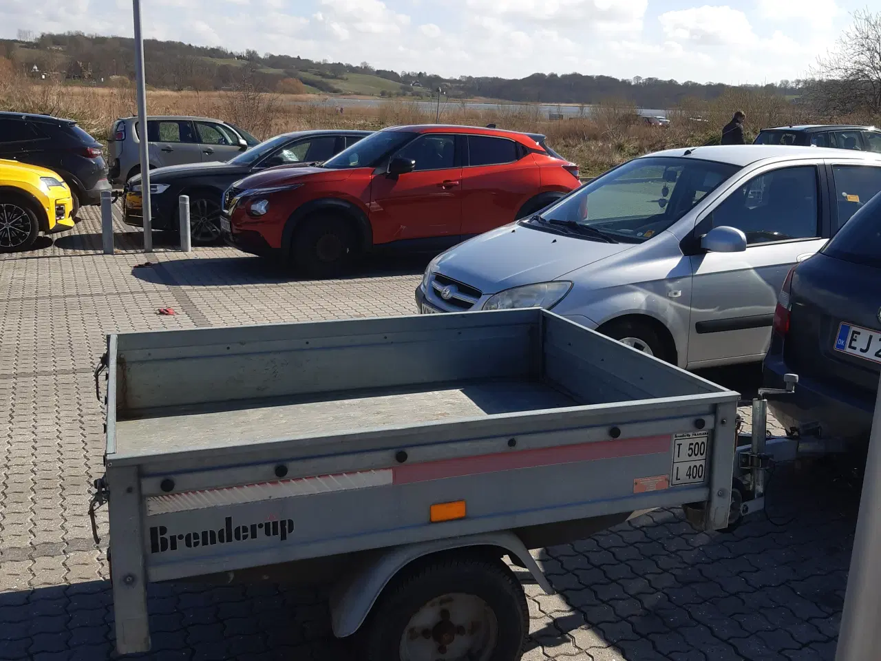 Billede 1 - KØBES mindre trailer 
