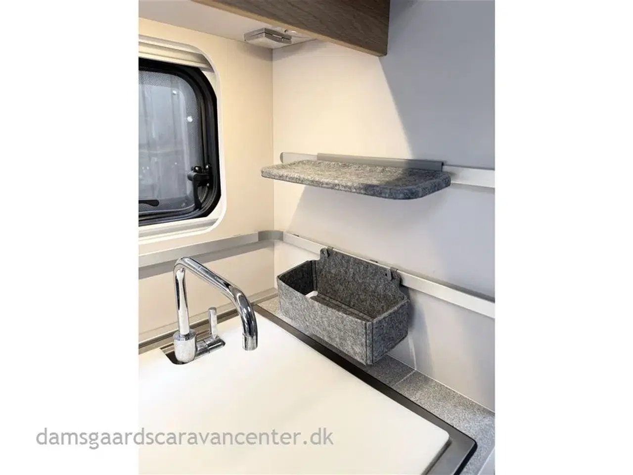Billede 11 - 2022 - Adria Adora 593 UP   Queensbed-Gulvtemp.-Commodore 300 telt
