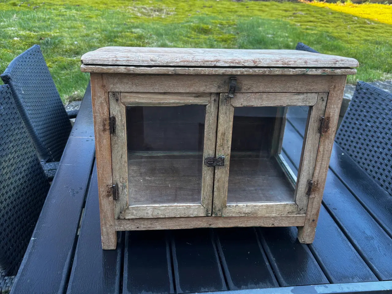 Billede 2 - Lille fint vitrineskab