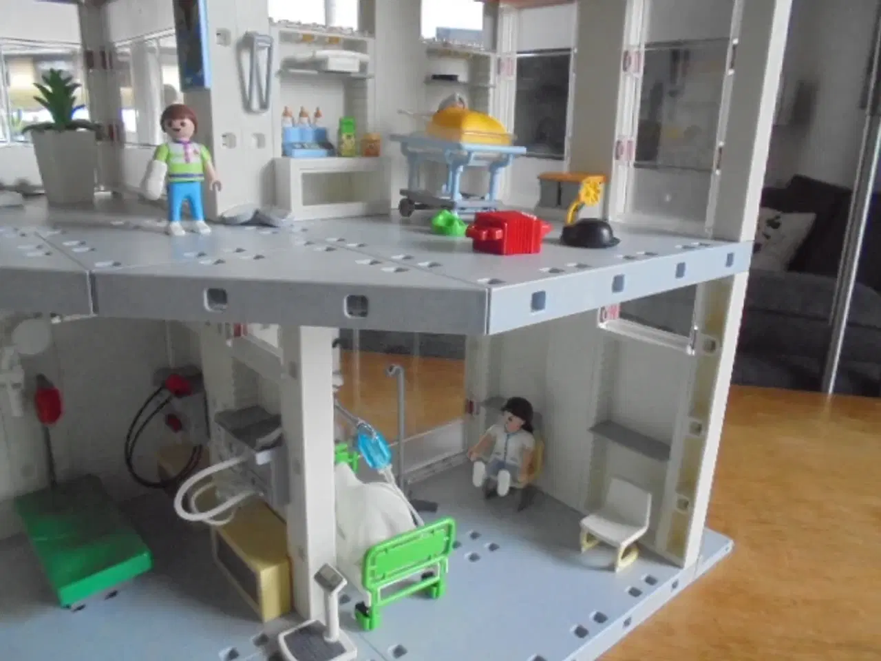 Billede 5 - Playmobil 4404 Hospital – god stand, se fotos  