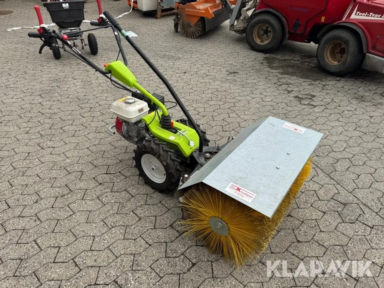Billede 2 - Redskabsbærer Grillo G52 med kost
