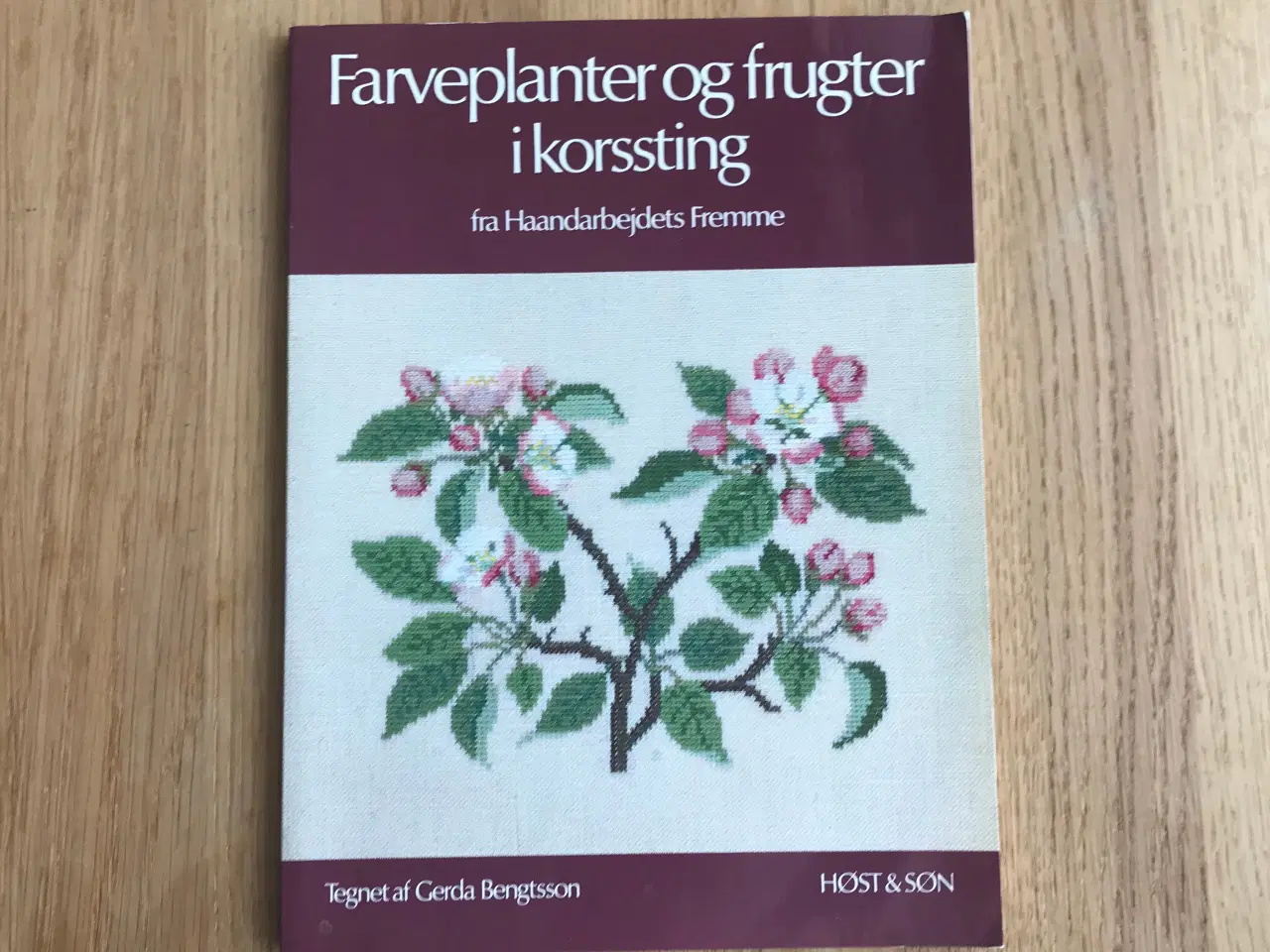 Billede 1 - Farveplanter og frugter i korssting