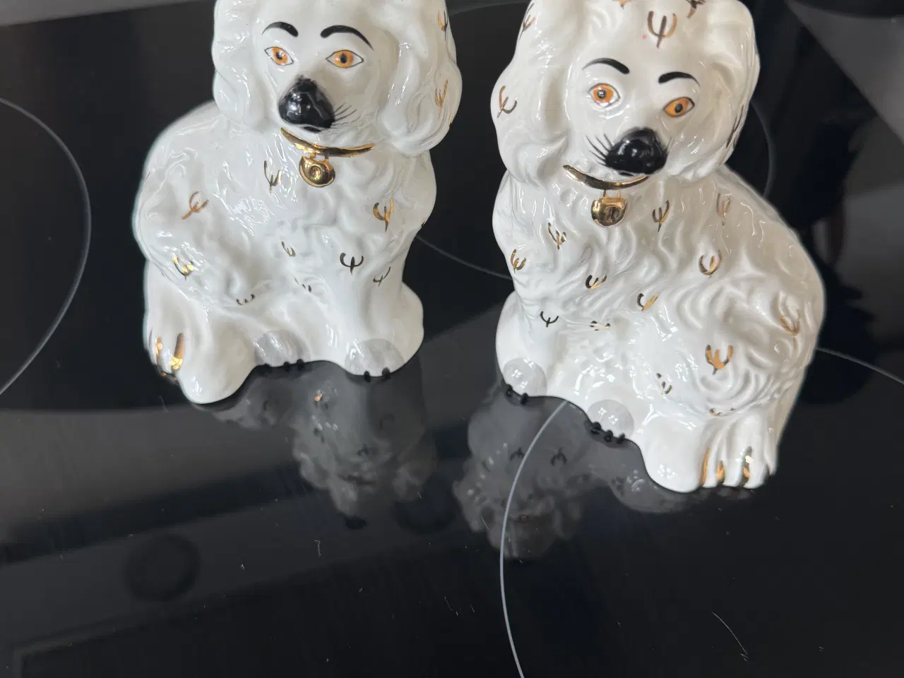 Billede 1 -  keramiske hundefigurer hvid