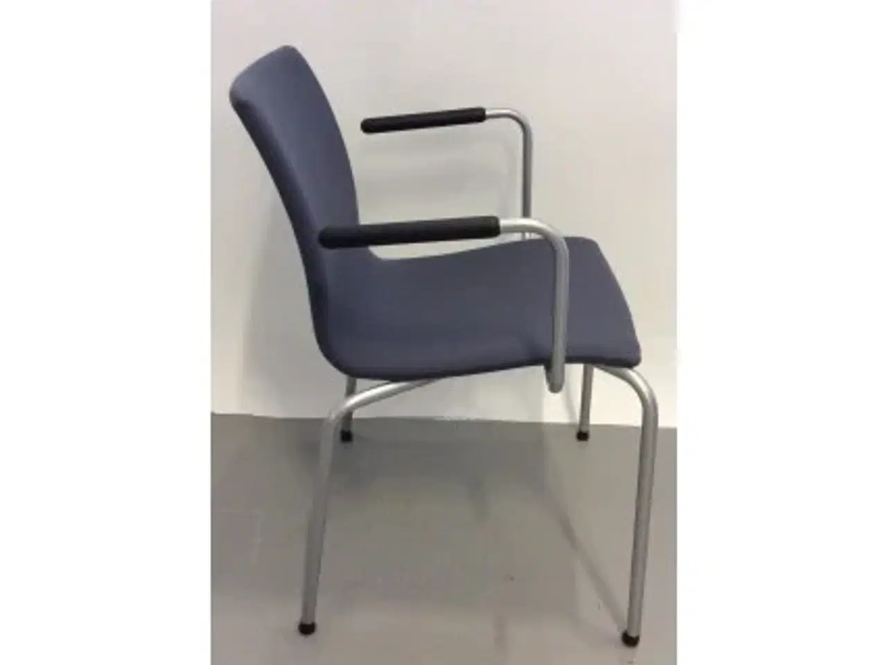 Billede 2 - Koksgrå skandiform flex mødestole med armlæn