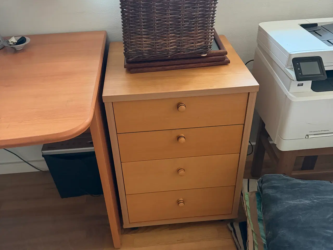 Billede 9 - Kontormøbler gives væk