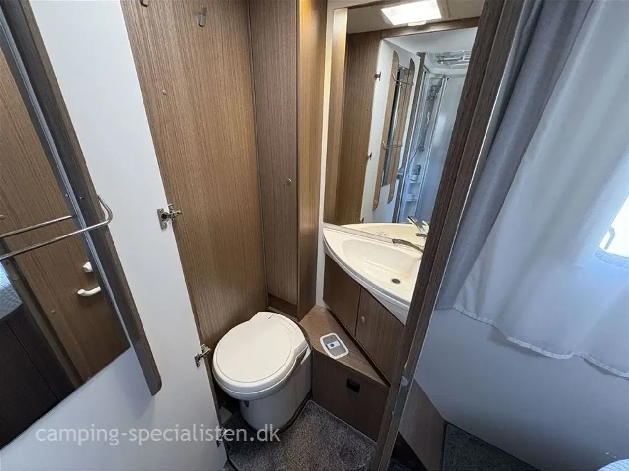Billede 14 - 2019 - Carado I 449   Carado I 449 2019 - Helintegreret autocamper - Se den nu hos Camping-Specialisten.dk