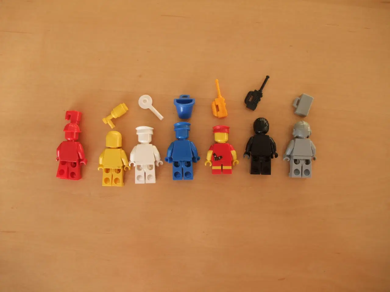 Billede 4 - Lego Ensfarvede Figurer