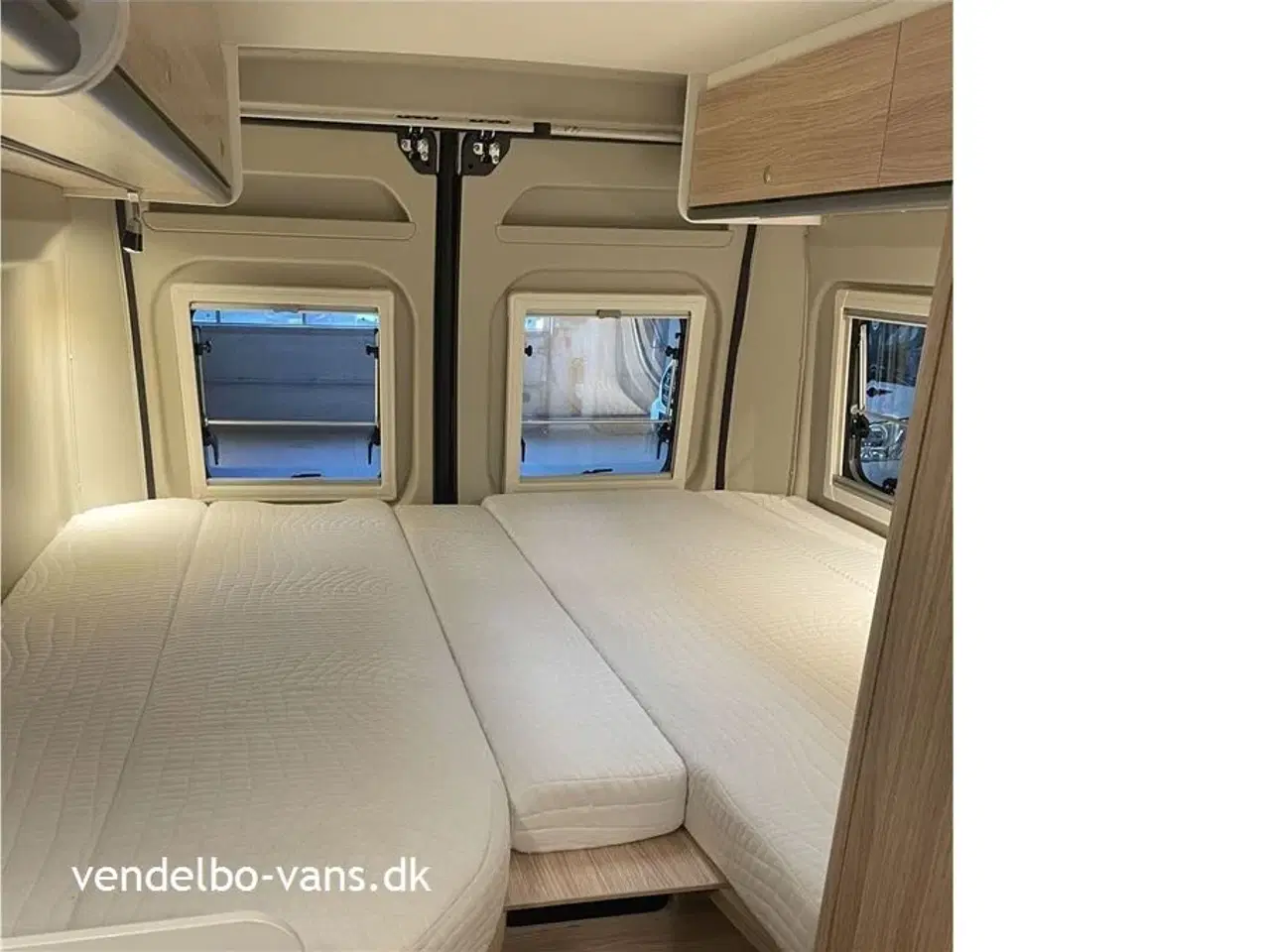 Billede 12 - 2022 - SunLight Cliff 640 Adventure Edition   Let kørt Van model med enkeltsenge og 9 trins automatgear