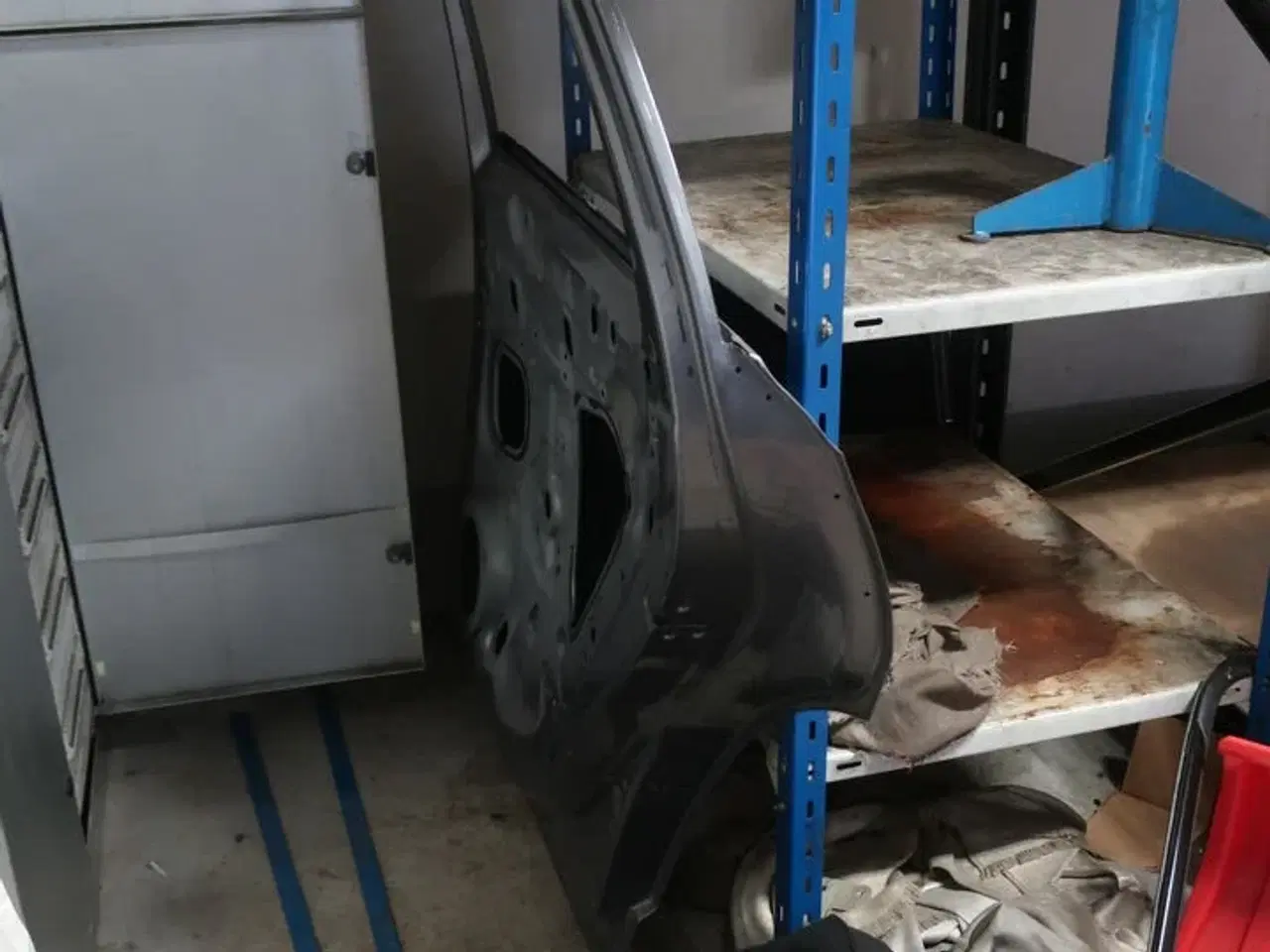 Billede 2 - 2 stk. reoler med indhold